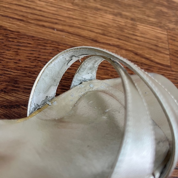 Stuart Weitzman Delovely Heels - gold - size 7.5 wide - Picture 8 of 10